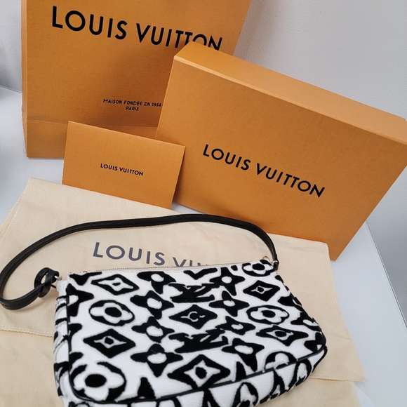Louis Vuitton Pochette Accessoires NM Limited Edition Urs  Rare Pochette Accessoires Limited Edition Urs Fischer Tufted Monogram